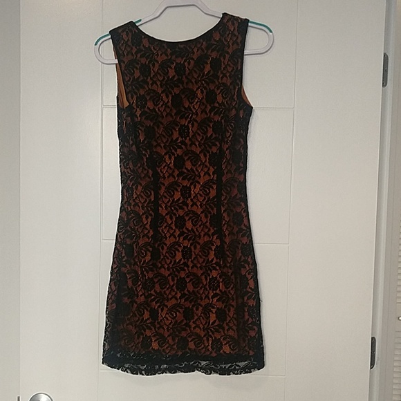 Short dress - Picture 2 of 3